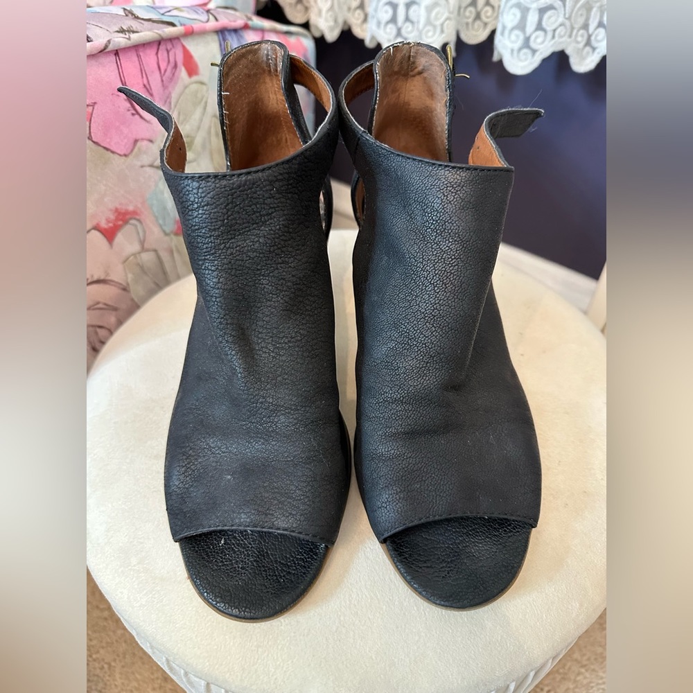 Lucky brand booties women shoes size 7.5 black